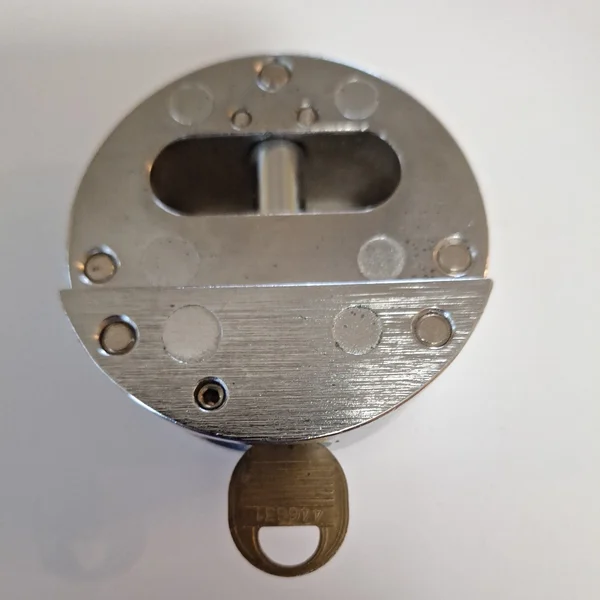 Master Lock ProSeries 6271 hidden shackle padlock, silver die-cast body with key